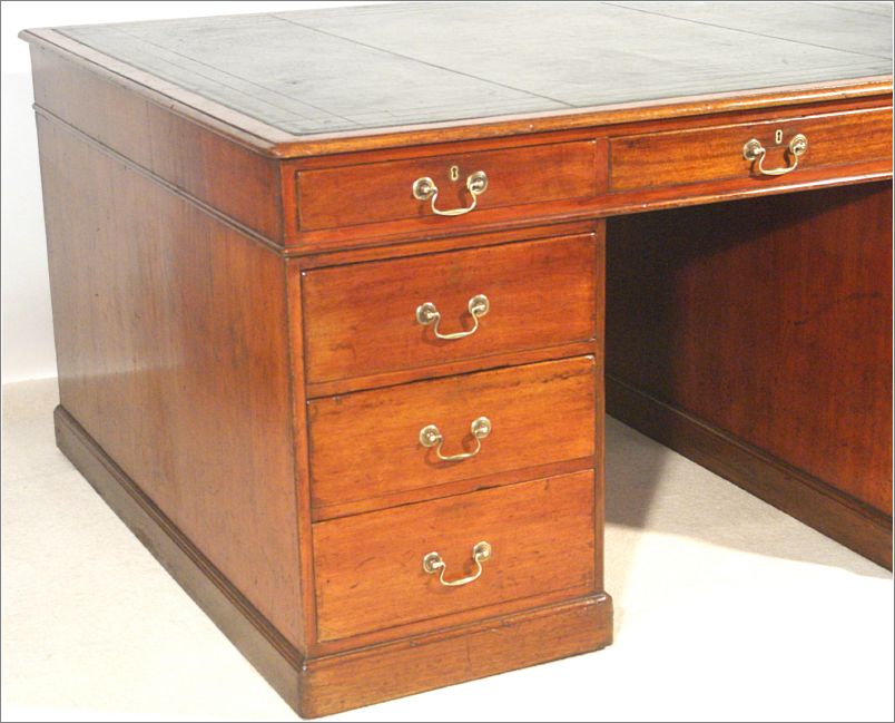 1033 Left Hand front pedestal